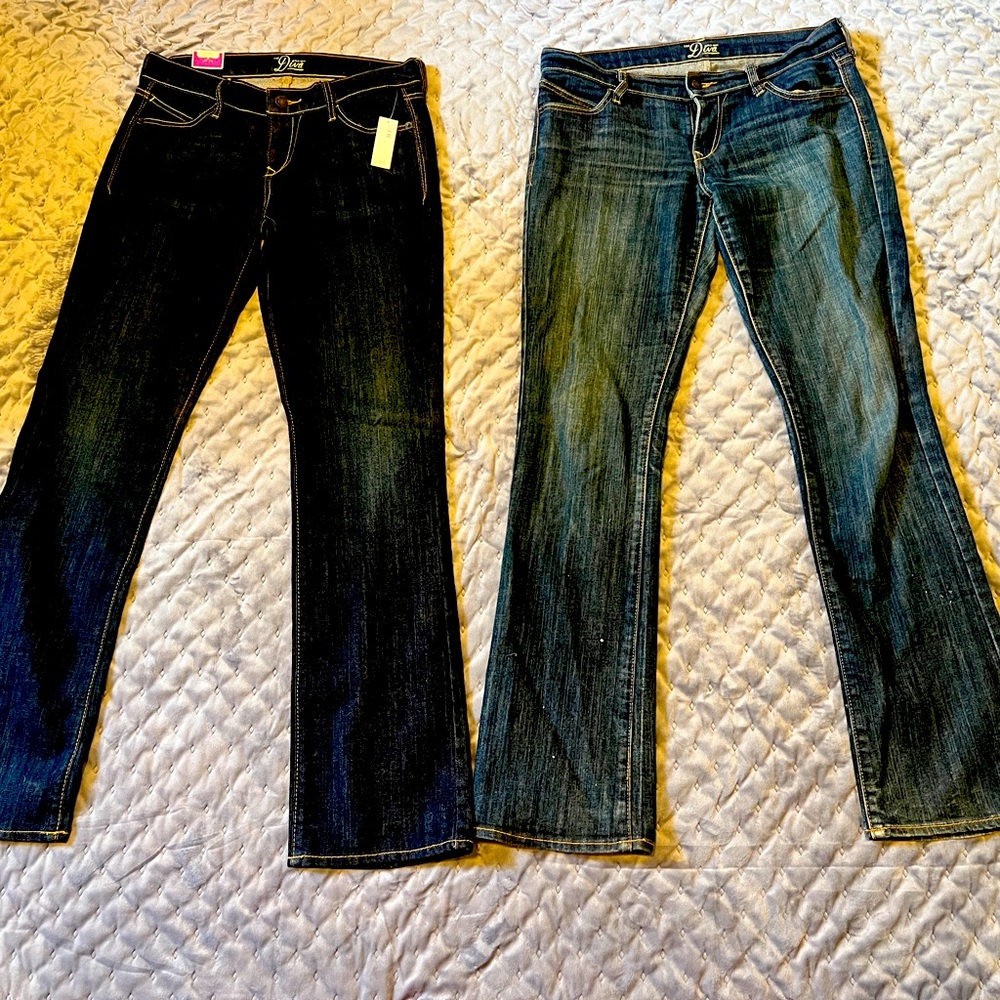 2 pairs women’s bootcut Old Navy jeans - the Diva. Both Size 6L